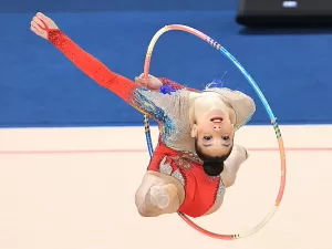 Transmissão ao vivo da ginástica rítmica por equipes: onde assistir