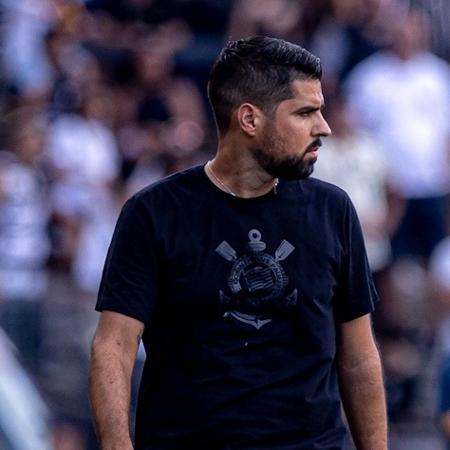 O técnico António Oliveira, do Corinthians, no jogo contra a Portuguesa, pelo Paulistão