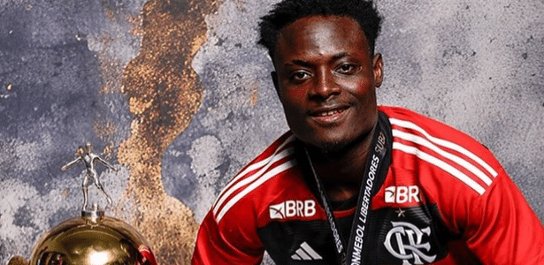 TALENTO DA BASE! Com lesões de titulares, joia nigeriana, Shola, pode ter chance no Flamengo