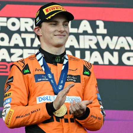 Oscar Piastri no pódio, após vitória no GP do Azerbaijão