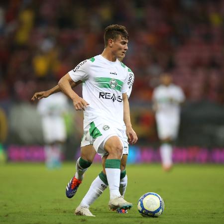 Natanael, lateral do Coritiba, em atuação contra o Sport