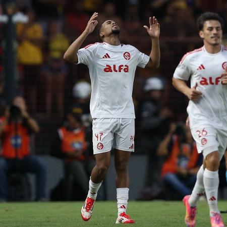 Gustavo Prado, do Internacional, comemora gol marcado contra o Sport, pelo Brasileirão Gustavo Prado, do Internacional, comemora gol marcado contra o Sport, pelo Brasileirão