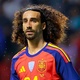 Lateral da Espanha leva pijama da esposa para a Copa: 'Ajudou na Euro'
