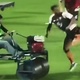 Ex-Premier League &eacute; atropelado por 'carro da grama' em jogo na Tail&acirc;ndia