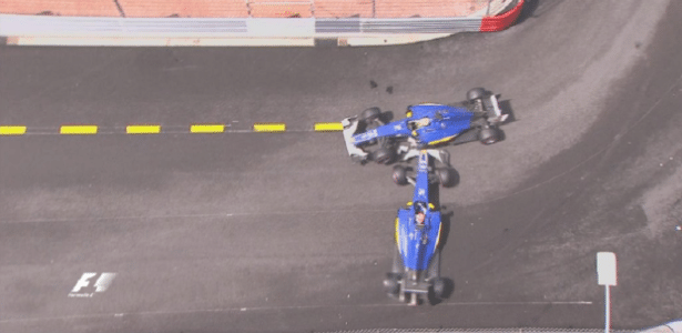 Momento da batida entre Felipe Nasr e Marcus Ericsson - Reprodução/Twitter