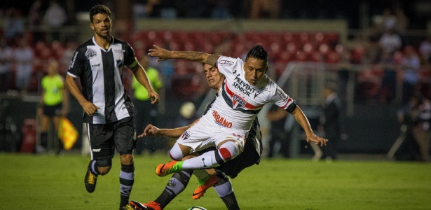 Cueva sentiu dores musculares na primeira partida diante do ABC, no Morumbi - Ronny Santos/Folhapress