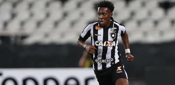 Moisés assumiu titularidade no Botafogo e tem dado conta do recado na lateral esquerda - Vitor Silva/SSPress/Botafogo.