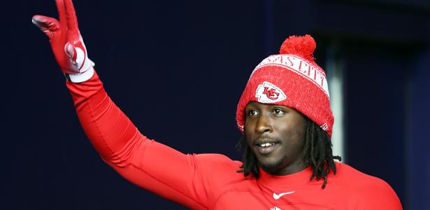 Logo em seu primeiro na NFL, em 2017, Kareem Hunt terminou a temporada como líder em jardas terrestres
