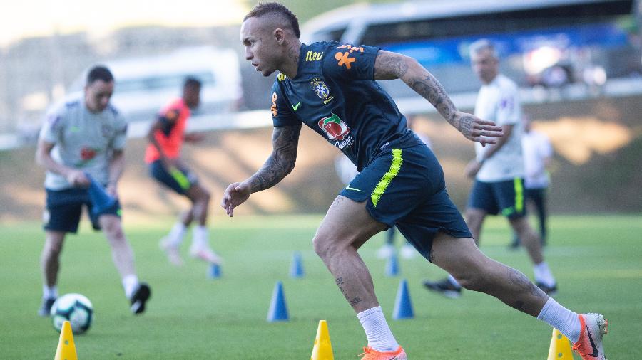 Atacante do Grêmio está em alta na seleção brasileira nesta Copa América - Lucas Figueiredo/CBF