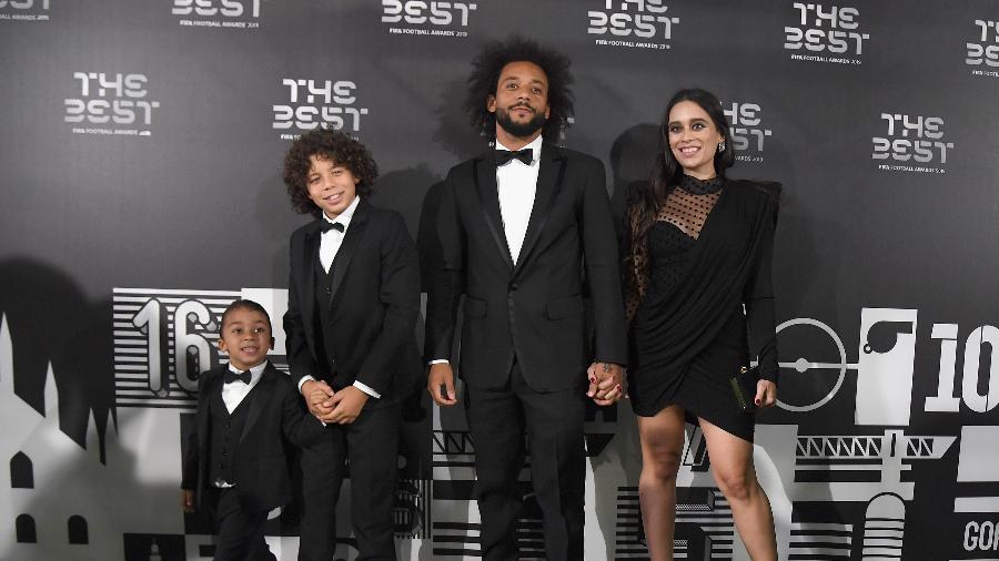 Marcelo comparece em cerimônia da Fifa acompanhado pela mulher e os filhos - Claudio Villa/Getty Images