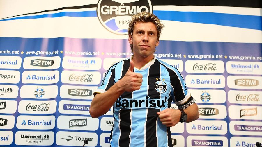Gabriel Rybar fez cirurgia em 2013 e não jogou mais pelo Grêmio. Desde janeiro está sem contrato - Divulgação/Grêmio FBPA