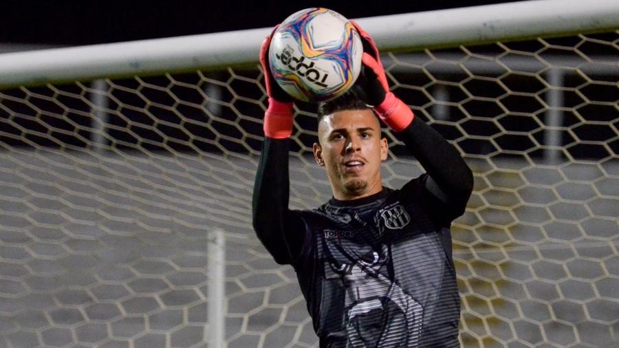 Ivan, goleiro da Ponte Preta, está perto de ser anunciado pelo Corinthians - Alvaro Jr.