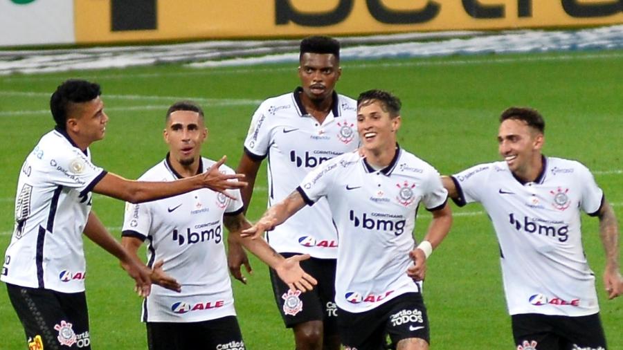 Mateus Vital comemora gol marcado pelo Corinthians sobre o Fluminense - Bruno Ulivieri/AGIF