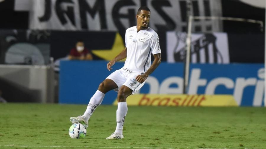 Luiz Felipe em ação pelo Santos no clássico contra o Corinthians - Ivan Storti
