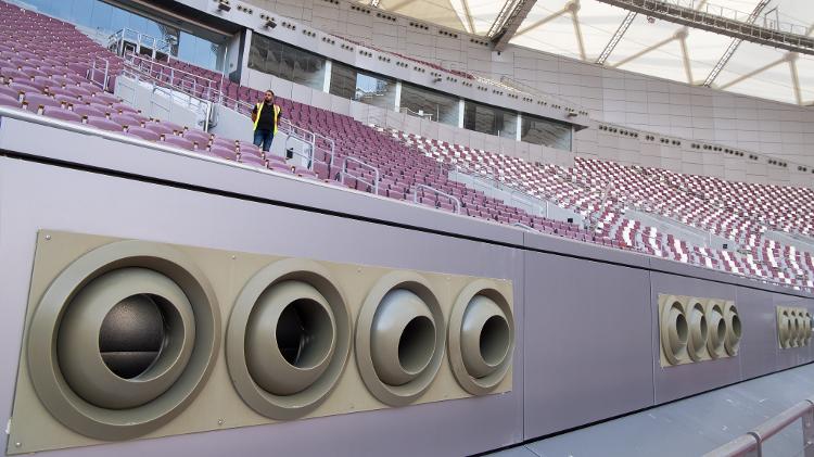 Saídas de ar refrigerado no estádio Khalifa International no Qatar: todos os estádios da Copa do Mundo de 2022 tiveram sistema de resfriamento