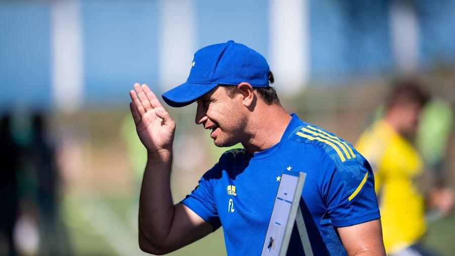 Felipe conceição busca por meio de processo na CNRD o direito de trabalhar em outro clube após questionar o Cruzeiro - Bruno Haddad/Cruzeiro