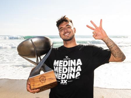 gabriel medina é tricampeão mundial!