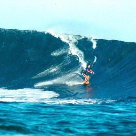 Gustavo Kuerten surfando no Havaí - reprodução/Instagram