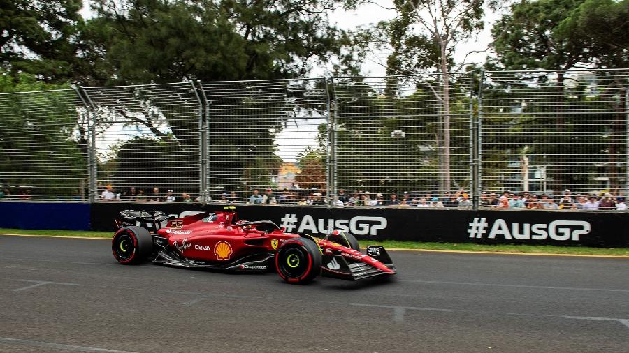 O monegasco Charles Leclerc com a Ferrari neste sábado no Albert Park, em Melbourne  - Ferrari