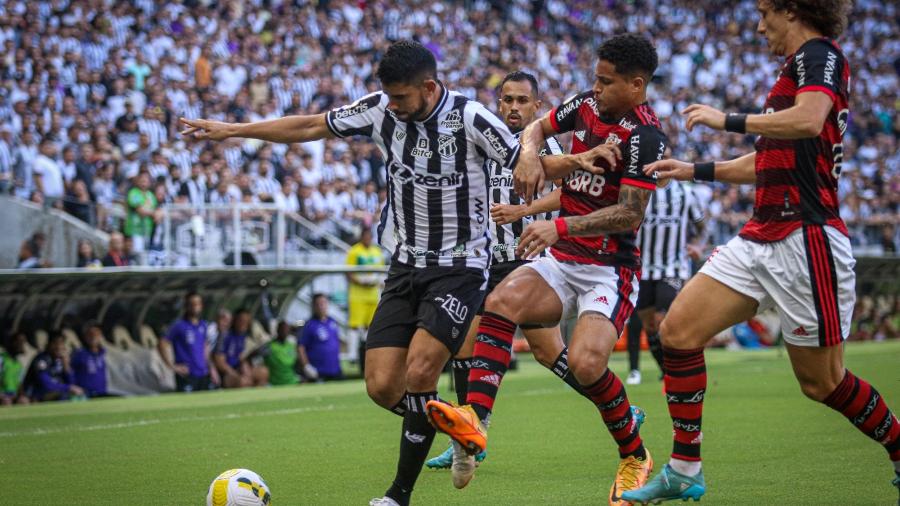 Flamengo sofre gol no apagar das luzes, empata com o Ceará e fica ameaçado pelo Z-4