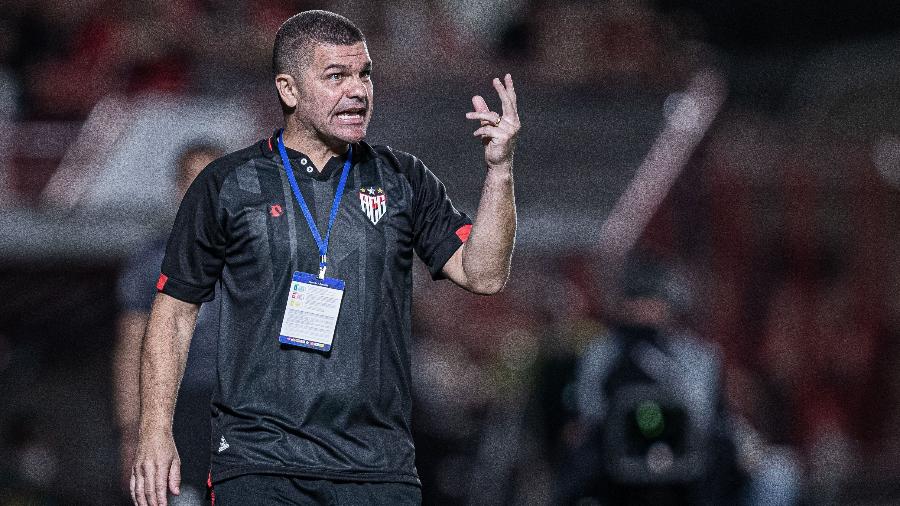 Umberto Louzer não é mais o técnico do Atlético-GO - Heber Gomes/AGIF