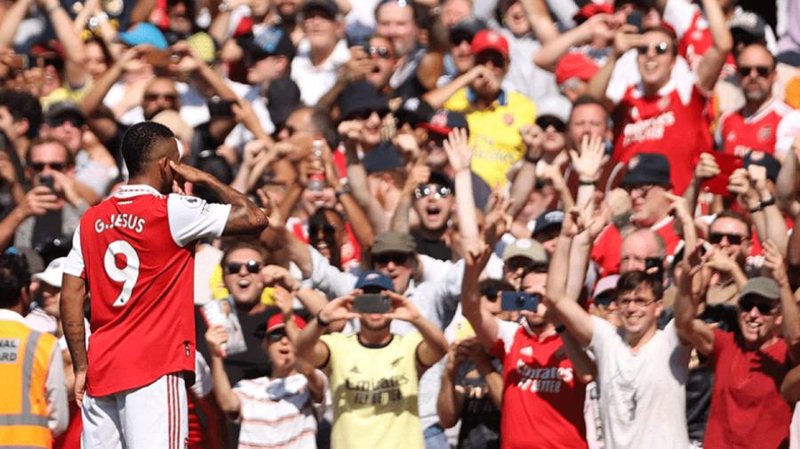 Gabriel Jesus e sua tradicional comemoração "Alô, mãe!" em vitória do Arsenal - Divulgação/Arsenal FC