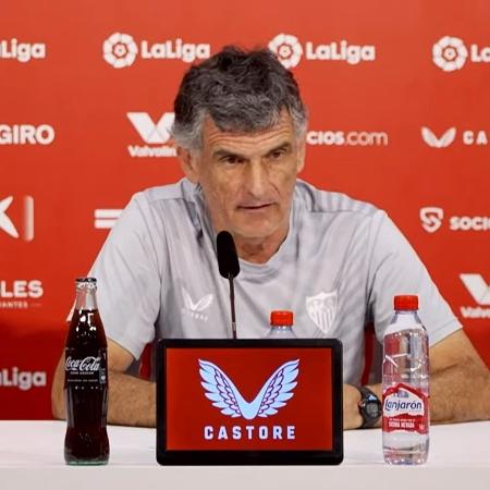 José Luis Mendilibar, técnico do Sevilla, durante coletiva - Reprodução/YouTube Sevilla FC