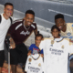 Menina que sofreu racismo de torcida do Atl&eacute;tico de Madri encontra Vini Jr