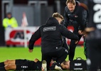 Jogador desmaia durante jogo do Campeonato Holandês; partida é encerrada - NESimages/Herman Dingler/DeFodi Images via Getty Images