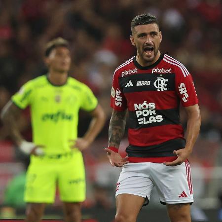 Arrascaeta celebra em Flamengo 3x0 Palmeiras, último no Maracanã 