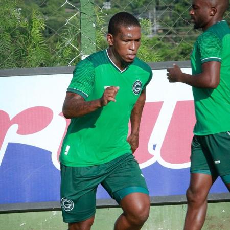 Juninho, reforço do Goiás, durante treino de pré-temporada
