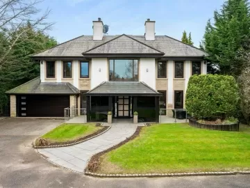 Alisson coloca mansão de R$ 31 milhões à venda na Inglaterra, diz jornal
