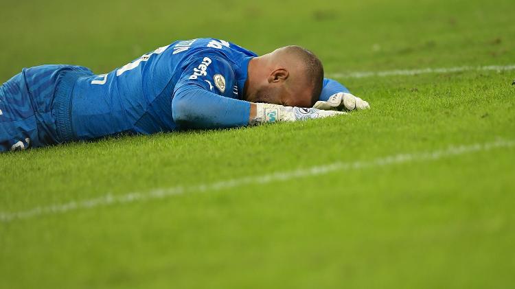 Weverton, do Palmeiras, se lamenta durante jogo contra o Fluminense, pelo Brasileirão