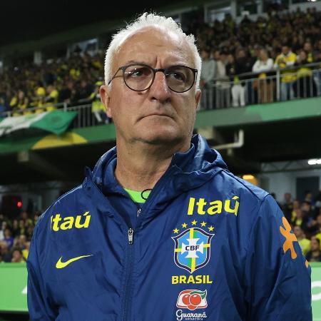 Dorival Júnior, técnico da seleção brasileira, durante jogo contra o Equador