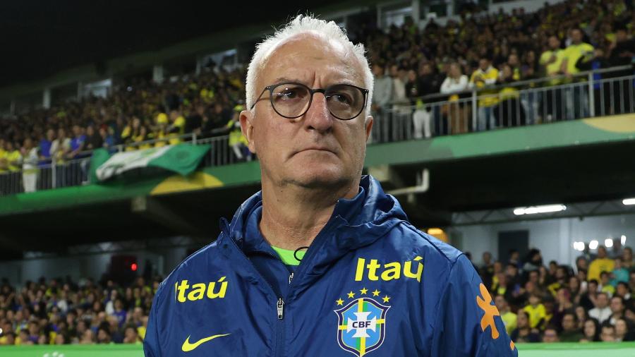 Dorival Júnior, técnico da seleção brasileira, durante jogo contra o Equador