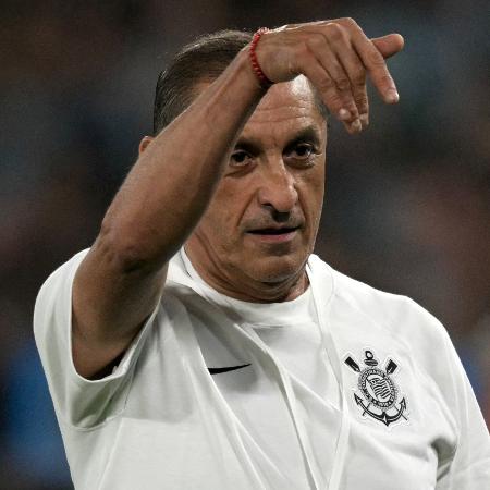 Técnico do Corinthians falou ao menos cinco vezes sobre lance envolvendo Garro