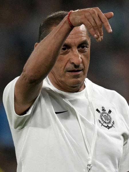  Ramón Díaz, técnico do Corinthians, durante jogo contra o Racing