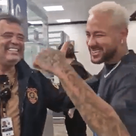 Neymar brinca com funcionário de aeroporto sobre jogar pelo Fortaleza