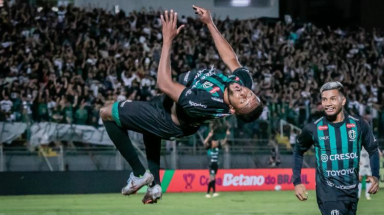 Maranhão comemora gol do Maringá sobre o Atlético-MG em jogo da Copa do Brasil Maranhão comemora gol do Maringá sobre o Atlético-MG em jogo da Copa do Brasil