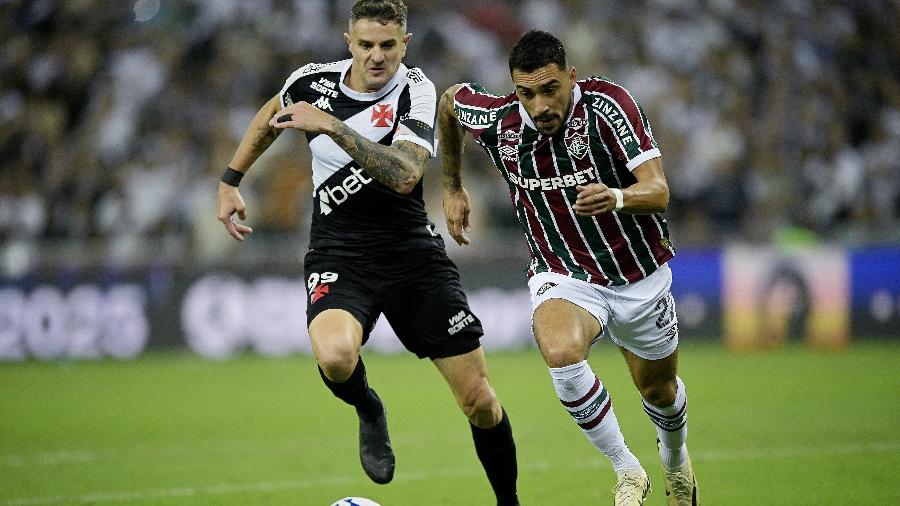 Freytes, do Fluminense, disputa bola com Vegetti, do Vasco, em confronto do Brasileirão Freytes, do Fluminense, disputa bola com Vegetti, do Vasco, em confronto do Brasileirão