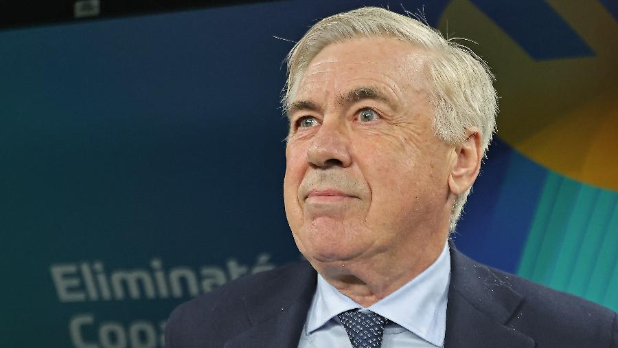 Carlo Ancelotti, técnico do Brasil, durante jogo contra o Paraguai