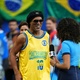O hexa vem? Ronaldinho usa t&ecirc;nis do Brasil com seis estrelas na Copa