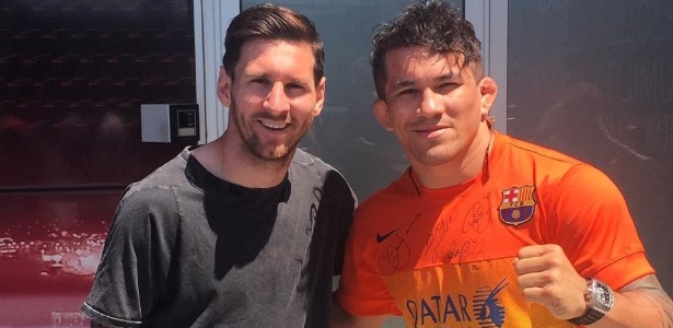 Ronys Torres foi a Barcelona para evento e conseguiu foto com Lionel Messi - Facebook/Reprodução