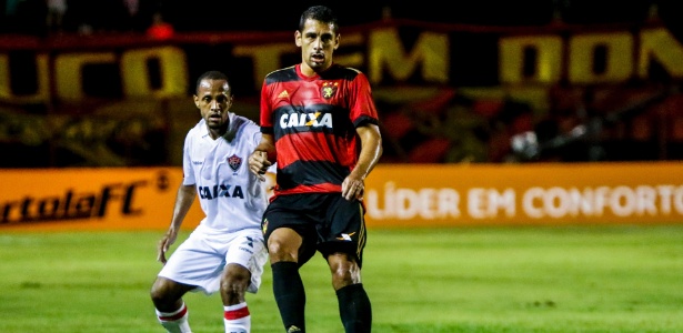 Diego Souza e Leandro Salino durante o jogo entre Sport e Vitória - Clélio Tomaz/AGIF