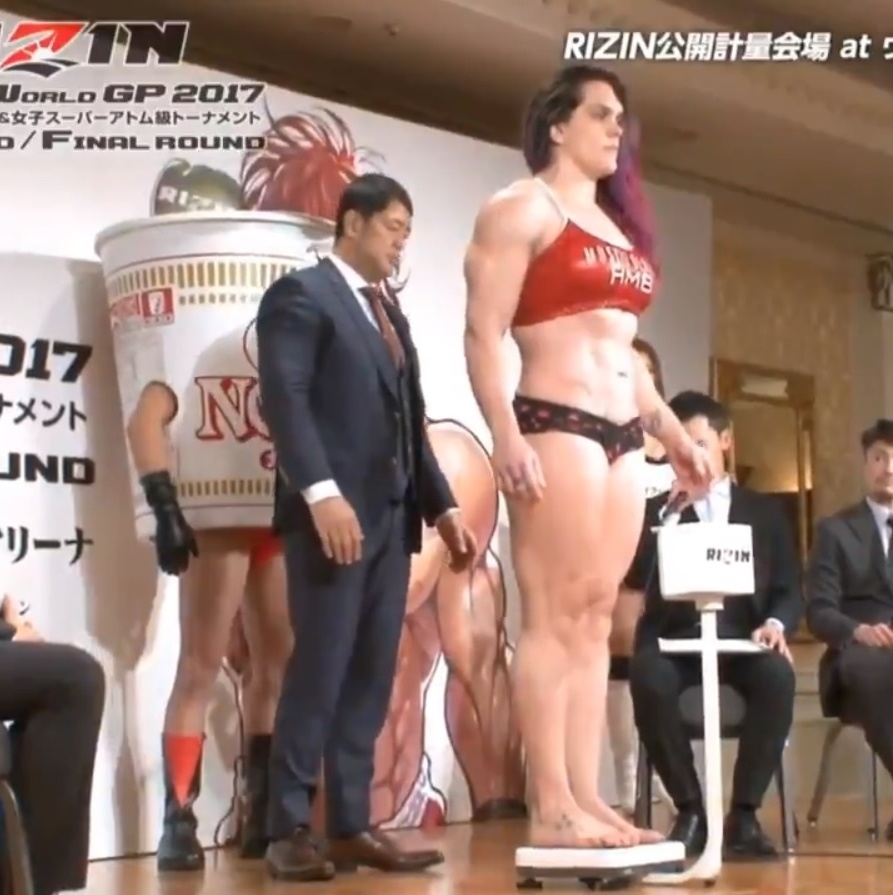 Gabi Garcia pesa 12,7 kg além do limite e luta é cancelada - 28/12/2017 -  UOL Esporte