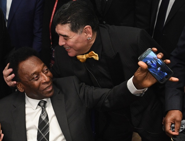 Pelé enviou uma mensagem de solidariedade a Maradona, que recebeu alta médica - Michael Regan - FIFA/FIFA via Getty Images
