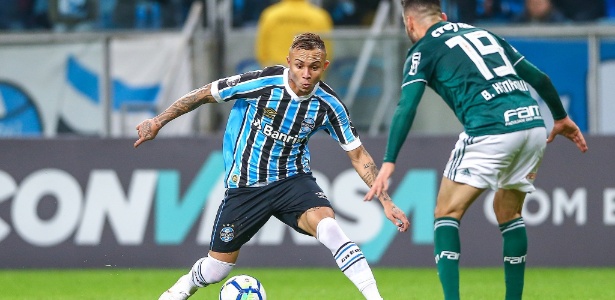 Grêmio de Everton (foto) venceu apenas um dos cinco jogos que fez em casa no Brasileiro - LUCAS UEBEL/GREMIO FBPA