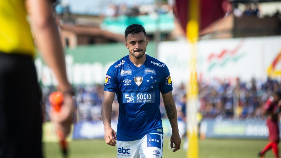Robinho é um dos responsáveis pelas ações ofensivas do Cruzeiro e reconheceu que o time segue pobre no setor criativo - Bruno Haddad/Cruzeiro