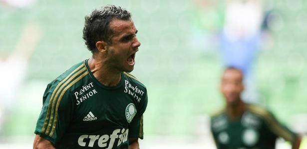 Ele foi campeão pelo Palmeiras e agora está sofrendo na Europa por este  motivo