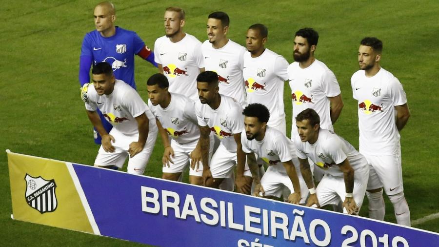 Jogadores do Bragantino posam antes de jogo contra o Sport - Paulo Paiva/AGIF